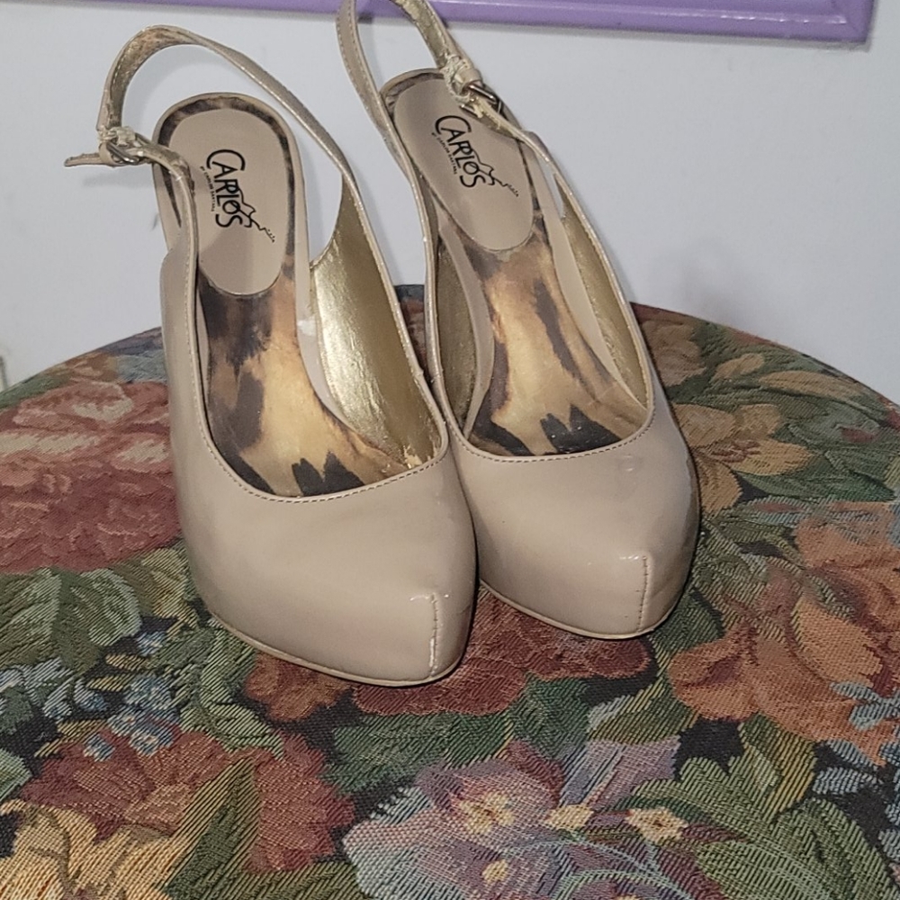 Carlos Santana taupe leather heels